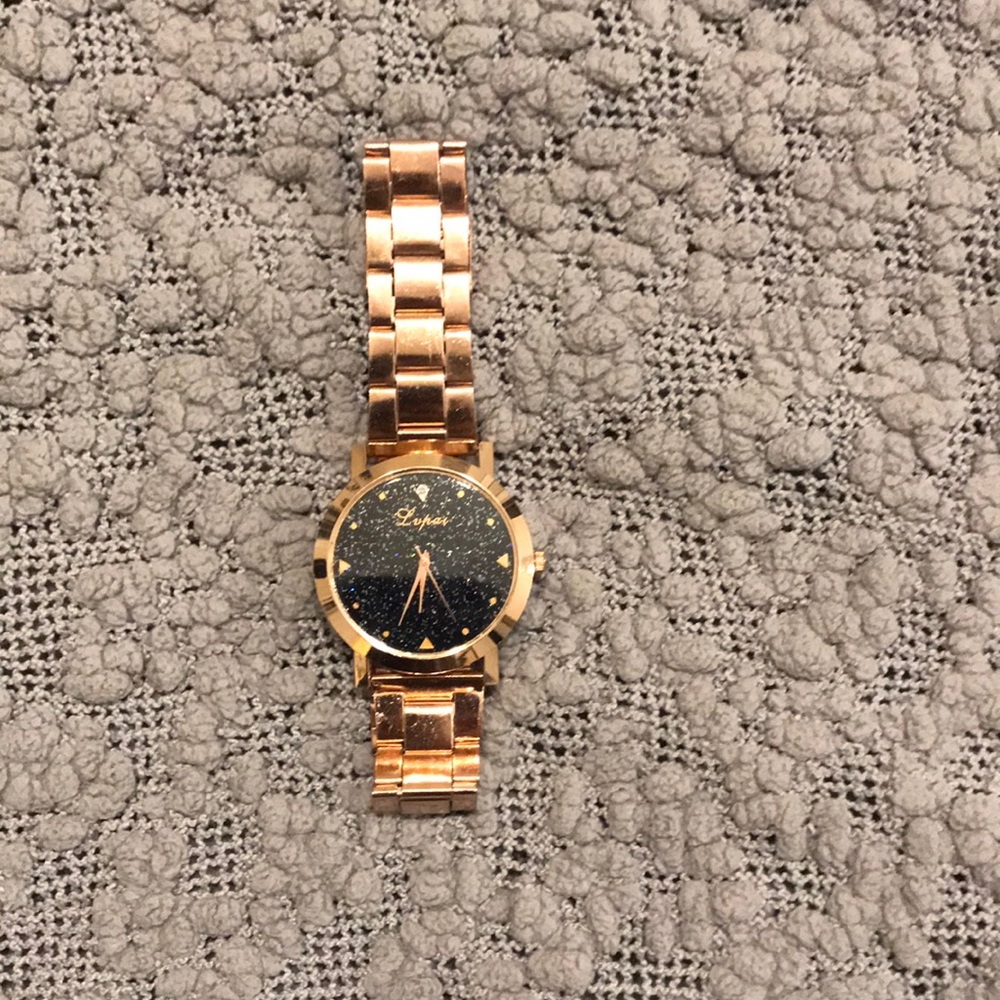 Rose gold and black watch. Perfect gift for a gf
